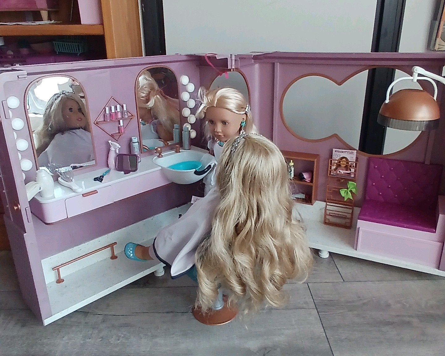 kapsalon our generation ook voor American girl doll, Ophalen, Zo goed als nieuw, Overige typen