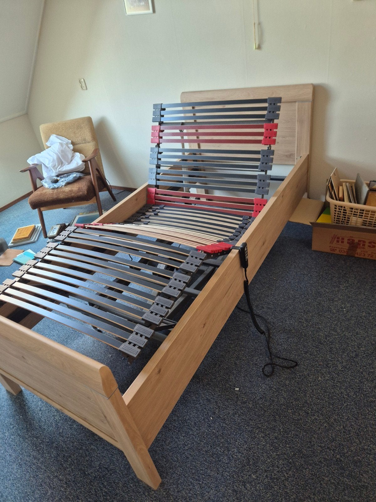Elektrisch hoog-laag bed - Eenpersoons, Huis en Inrichting, Slaapkamer | Bedden, Gebruikt, Eenpersoons, 90 cm, 200 cm, Hout, Overige kleuren