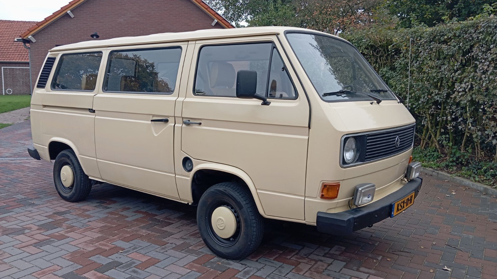 Volkswagen Transporter T3 uit 1981 - 8 persoons!, Auto's, Achterwielaandrijving, 4 cilinders, Geel, 1200 kg