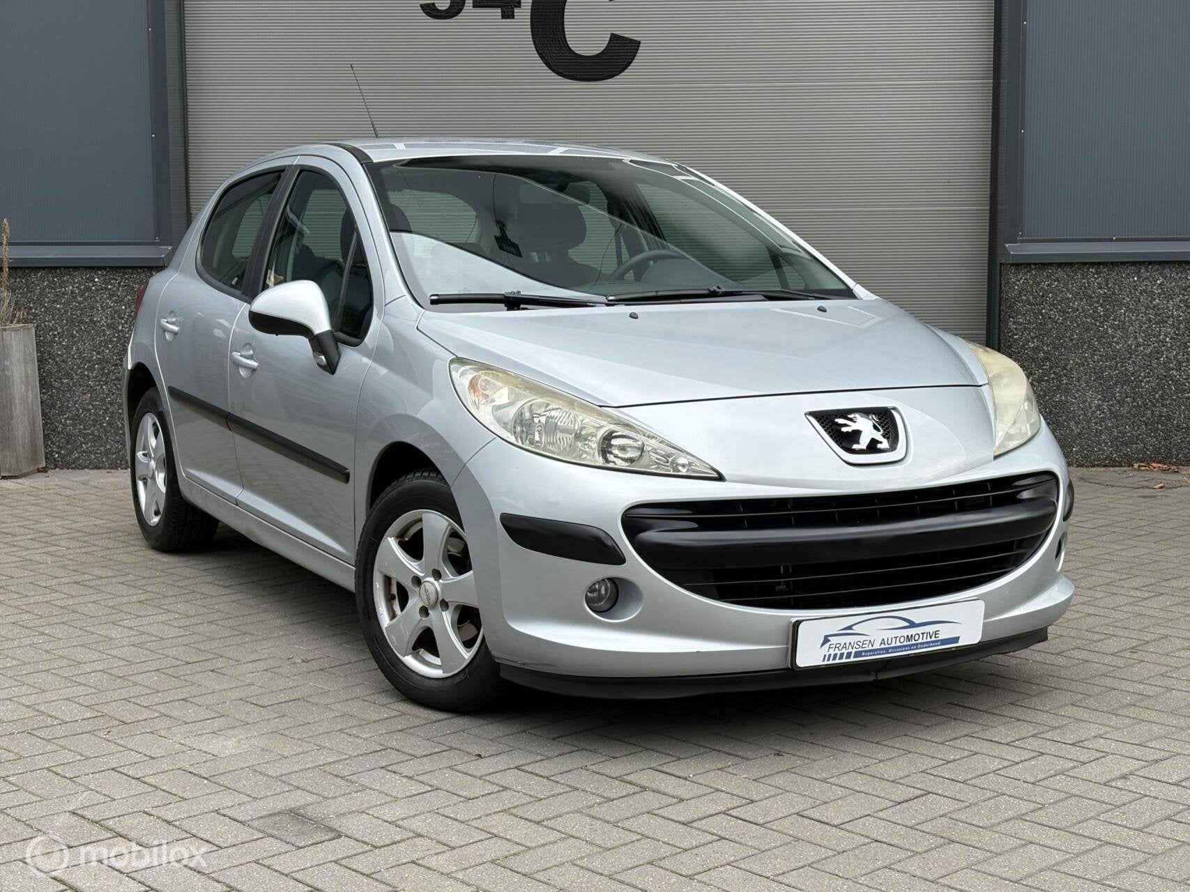 Peugeot 207 1.4-16V XS Airco/Trekhaak Leuke auto, Auto's, Peugeot, Voorwielaandrijving, Stof, Zwart, 4 cilinders