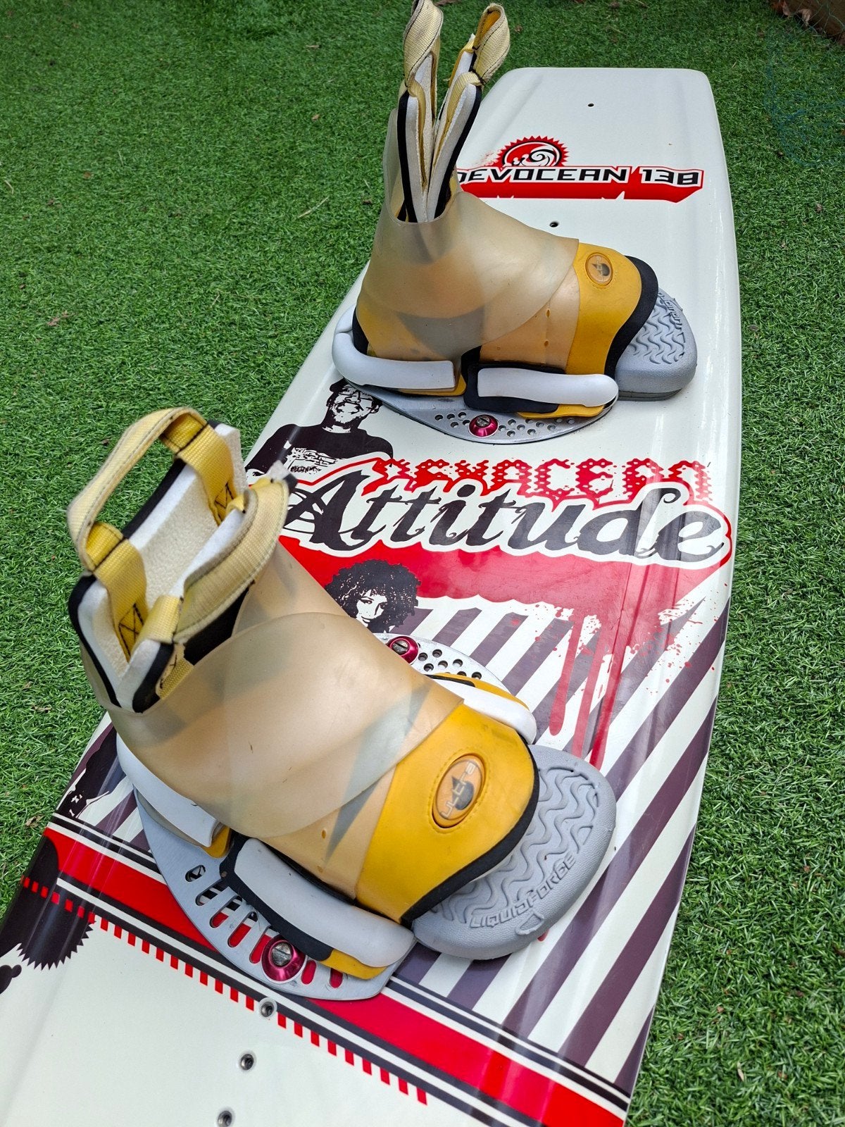 Wakeboard inclusief schoenen - DevOcean 138, Watersport en Boten, Ophalen of Verzenden, Gebruikt, Board en Schoenen