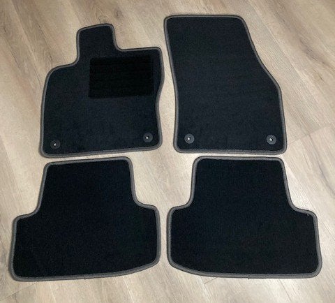 Mattenset Seat Ateca, Auto-onderdelen, Info@schoenek.de, Nieuw, Ophalen of Verzenden, Gabor-Schönek-Straße 1 -5, 93149 Nittenau