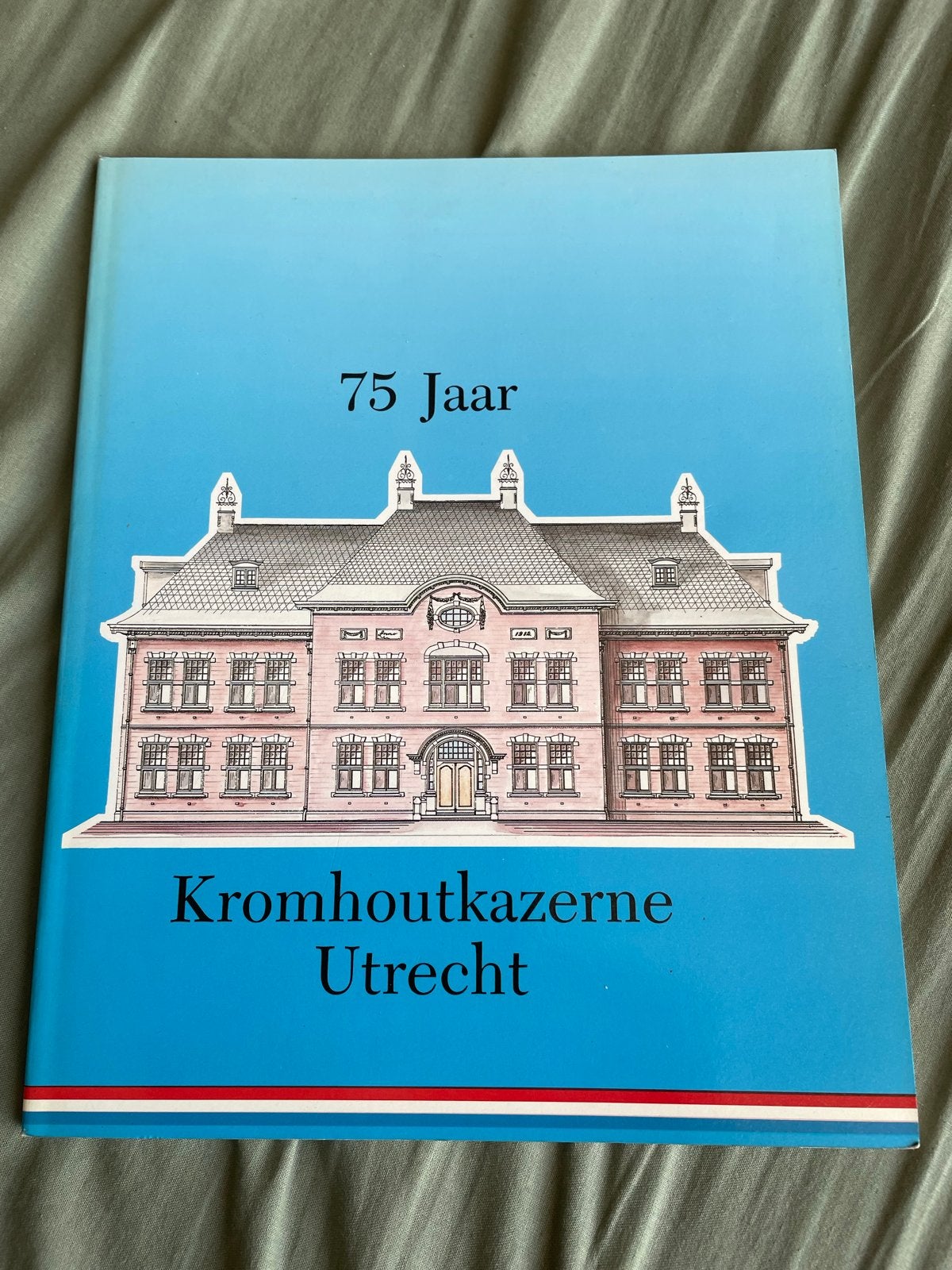 75 Jaar Kromhoutkazerne Utrecht - Historisch Overzicht, Ophalen of Verzenden, 1945 tot heden, Zo goed als nieuw, Landmacht