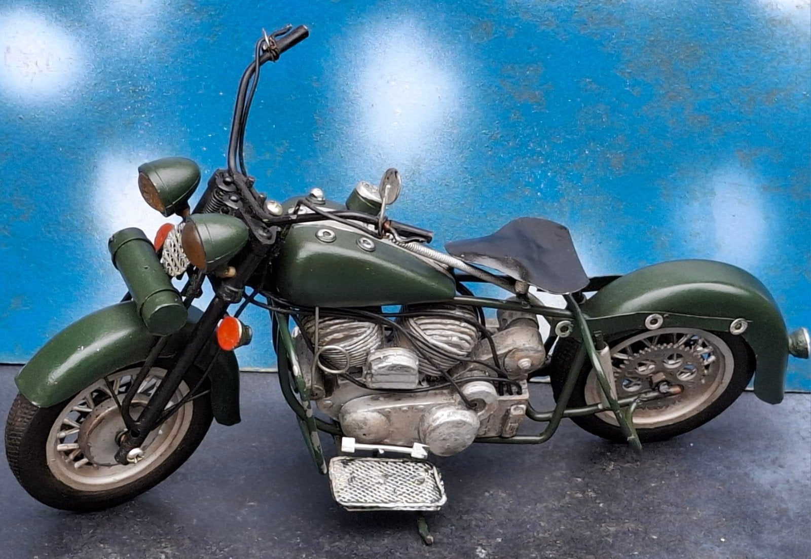 Motor.  Model. Metaal. Lengte 29 cm., Ophalen