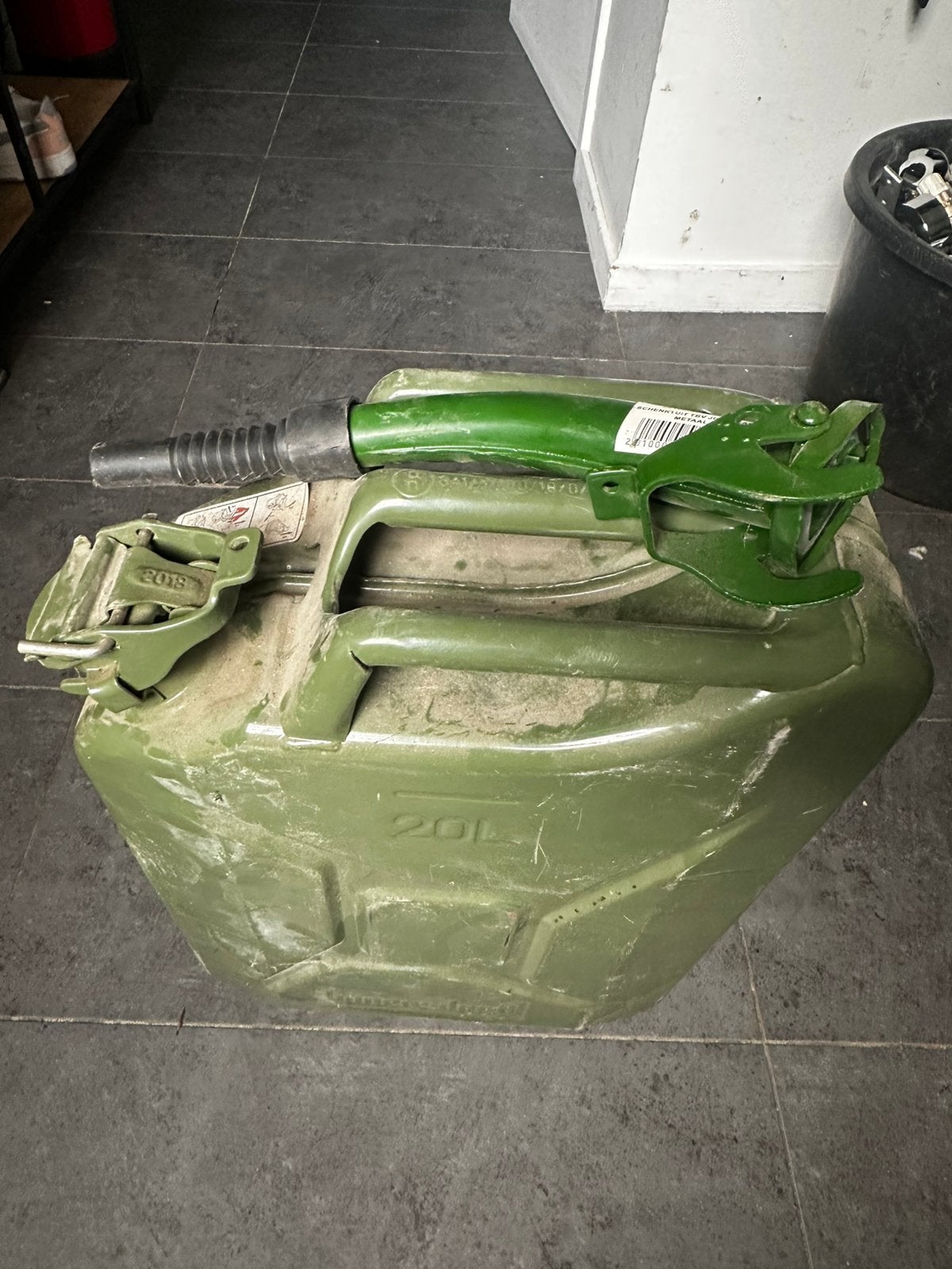 Brandstof jerrycan staal legergroen, Ophalen of Verzenden, Gebruikt