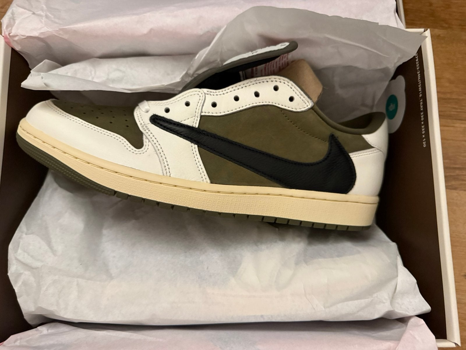 Travis Scott x Air Jordan 1 Low OG Medium Olive 46, Kleding | Heren, Schoenen, Ophalen of Verzenden, Nieuw, Overige kleuren