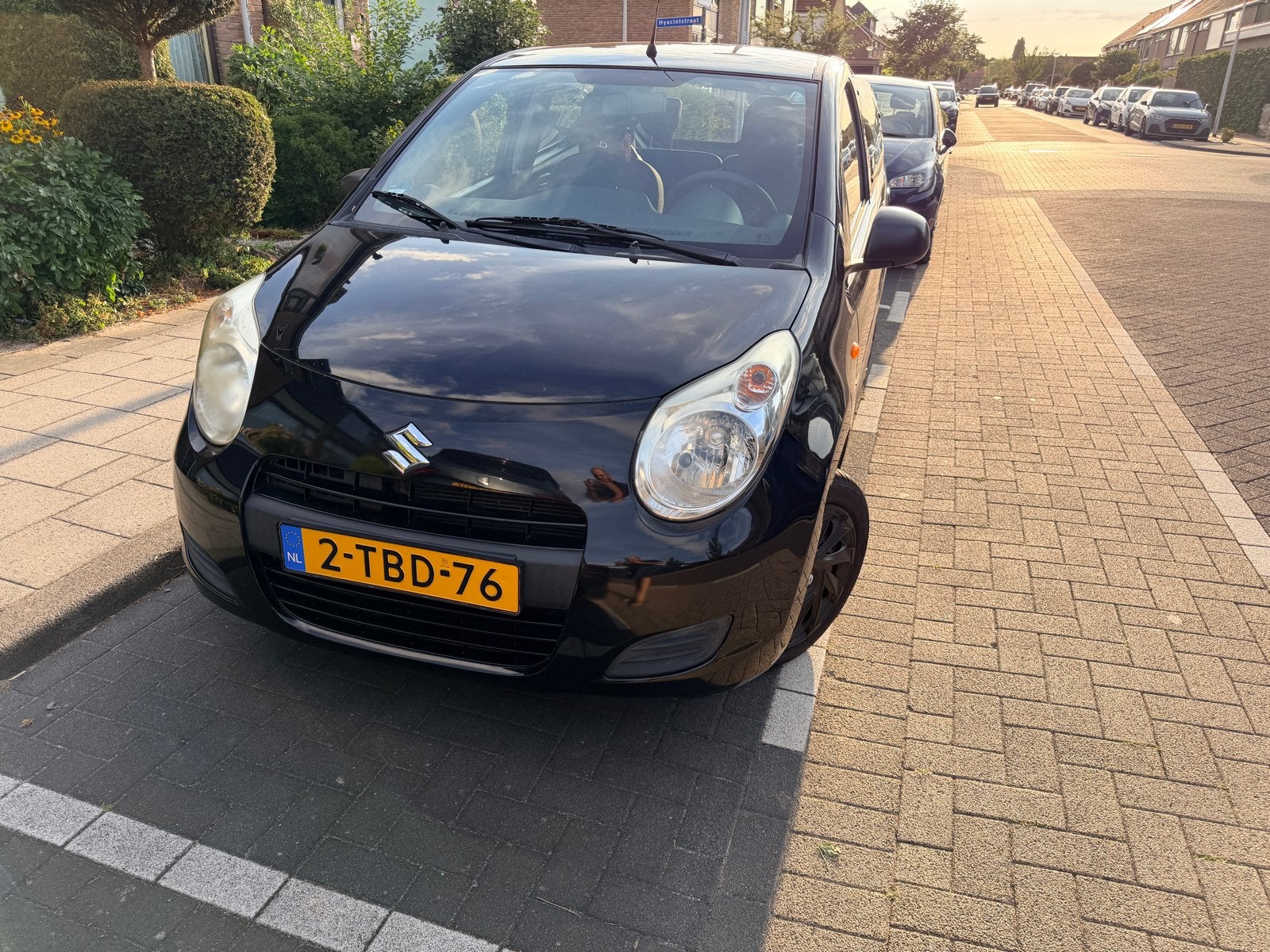 Suzuki Alto 1.0 2014 Zwart, met airco km stand 119000, Voorwielaandrijving, 200 kg, 4 stoelen, Origineel Nederlands