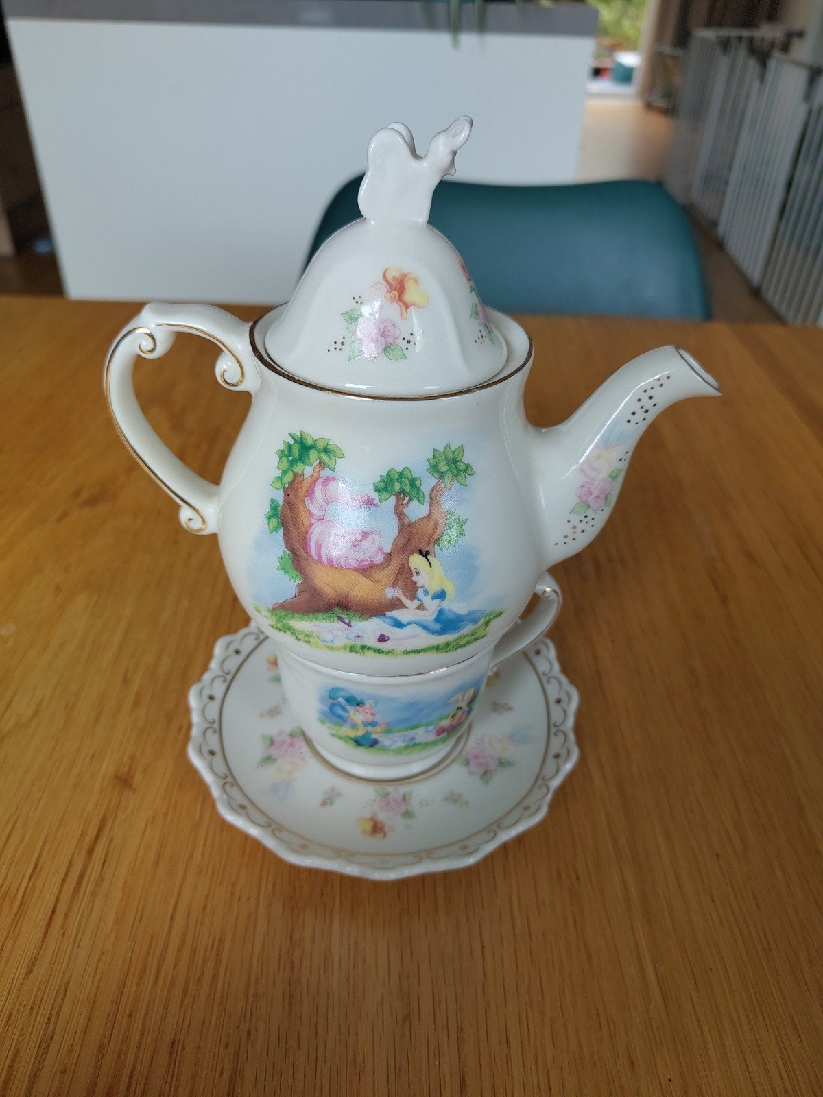Zeldzame Disney Alice in Wonderland porseleinen theeset, Ophalen of Verzenden, Overige figuren, Zo goed als nieuw, Servies