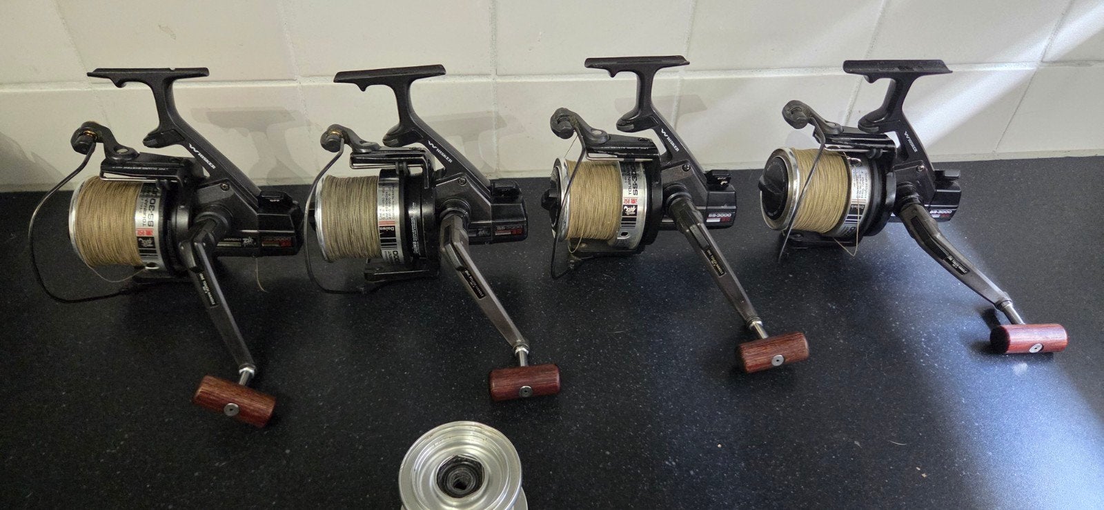 Set van 4 Daiwa Tournament SS3000 molens met extra spoel, Watersport en Boten, Ophalen of Verzenden, Gebruikt, Molen