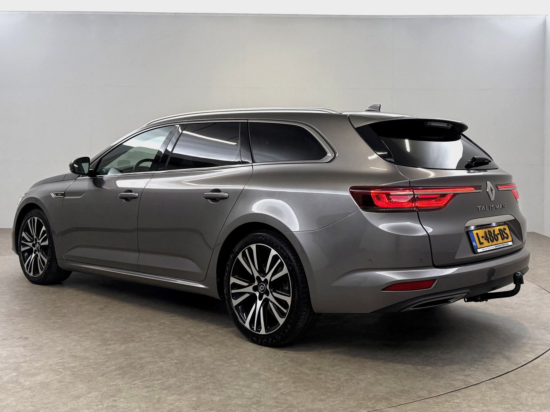 Renault Talisman Estate 1.3 TCe Initiale Paris | 4 Control |, Auto's, Euro 6, 4 cilinders, 1333 cc, 158 pk