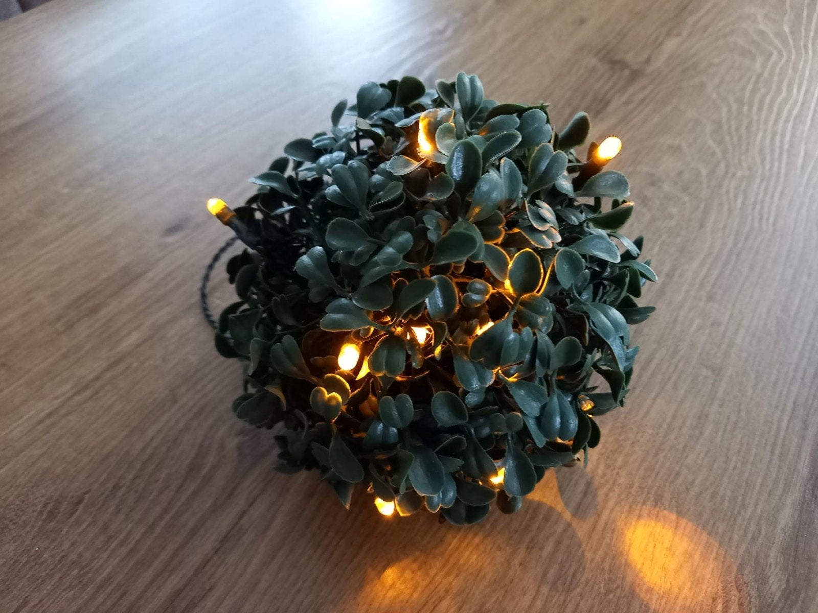 Decoratieve buxusbal met LED-verlichting, Ophalen of Verzenden, Zo goed als nieuw