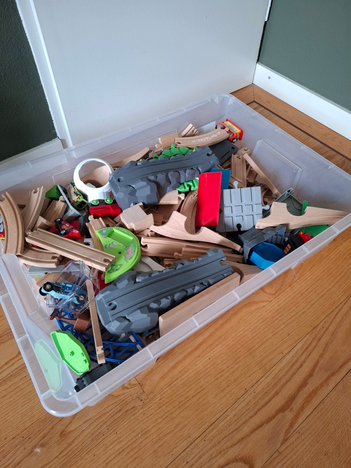 Grote set houten treinbaan met diverse accessoires, Kinderen en Baby's, Speelgoed | Speelgoedvoertuigen, Ophalen, Gebruikt
