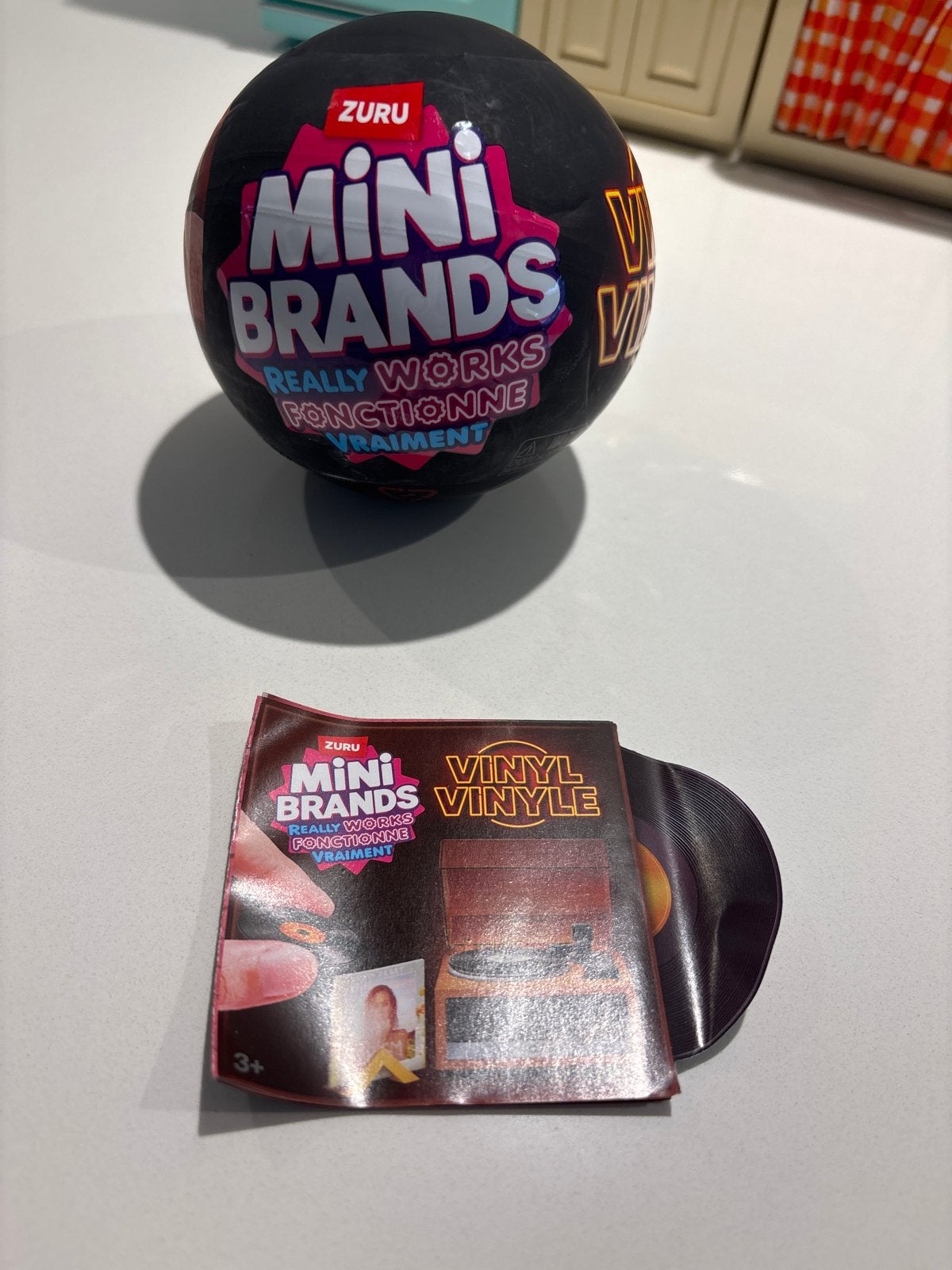 Zuru Mini Brands Really Works Vinyl + 4 Mini Vinyls, Ophalen of Verzenden, Zo goed als nieuw, Jongen of Meisje