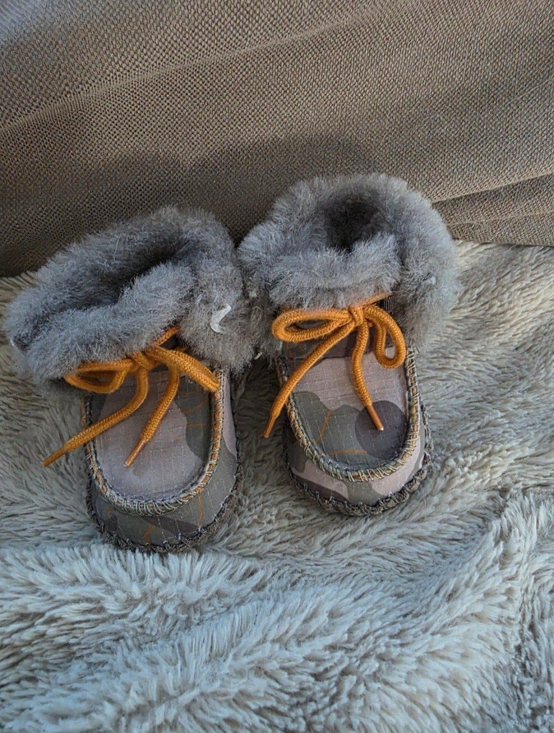 Ugg slofjes voor baby's - Maat EU 16, Jongetje of Meisje, Ophalen of Verzenden, Zo goed als nieuw, Slofjes