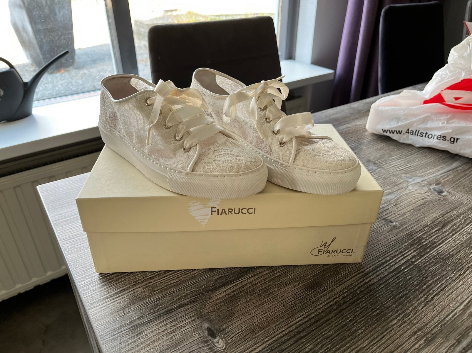 Schoenen/ trouwschoenen, Kleding | Dames, Ophalen of Verzenden, Zo goed als nieuw, Sneakers of Gympen
