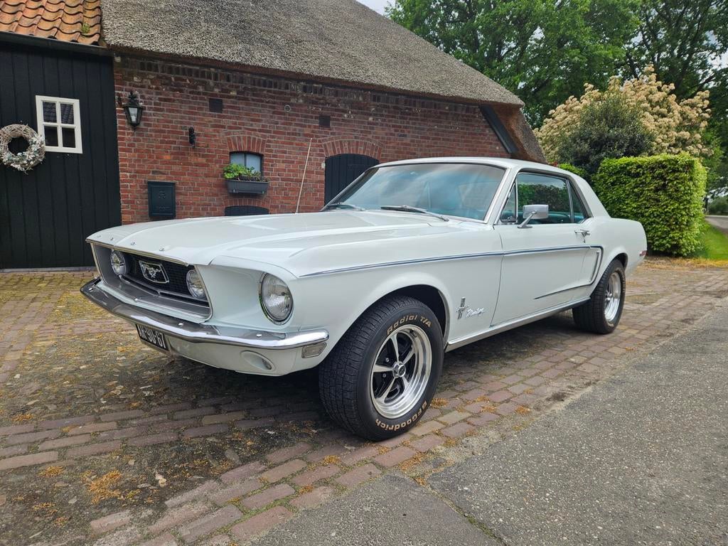 Ford mustang gt coupe 1968 automaat mooie nette staat, Auto's, Automaat, 4 stoelen, Wit, Leder