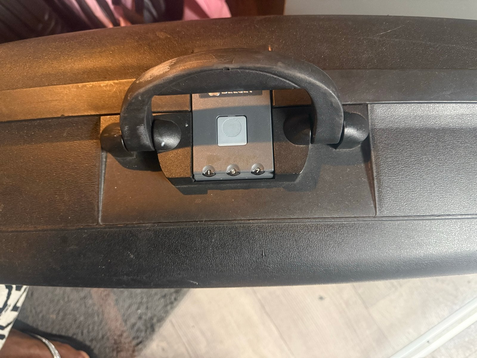 Zwarte koffer met slot en wieltjes van het merk Delsey, Gebruikt, 50 tot 60 cm, Hard kunststof, Slot
