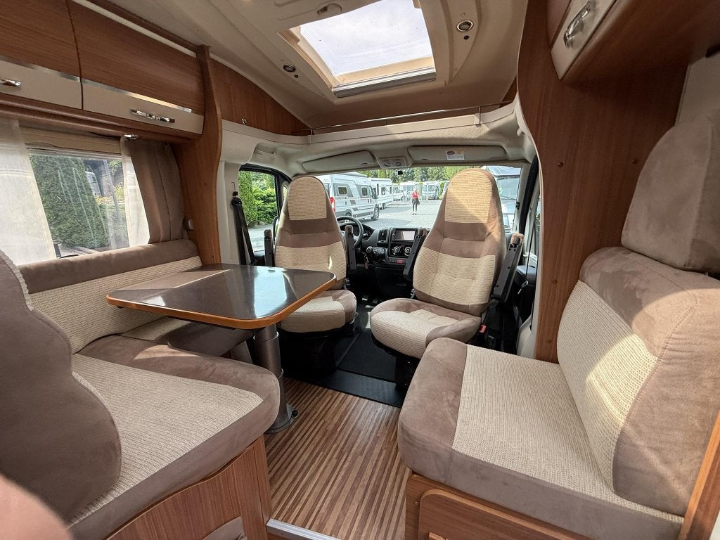 Adria Coral 670 SL - 2013 - Lengtebedden - degelijke camper, Niet ingevuld, Standaard zit, Ringverwarming, Luifel