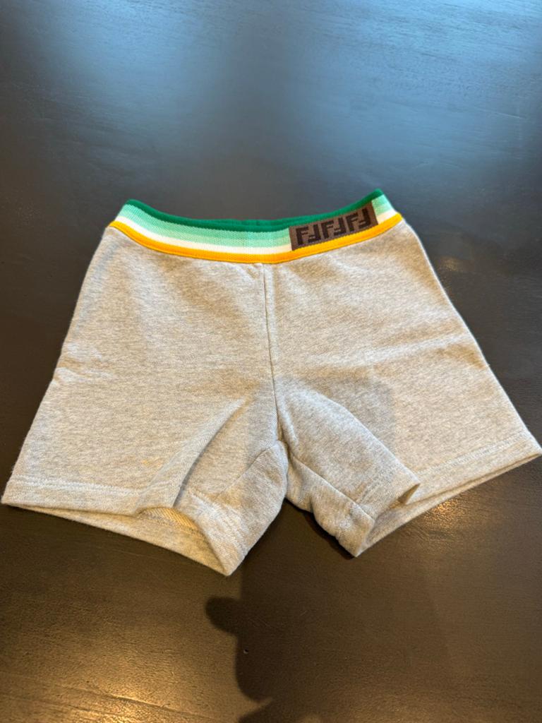 Fendi baby shorts - grijs met logo band 12 maanden, Kinderen en Baby's, Ophalen of Verzenden, Zo goed als nieuw, Jongetje of Meisje