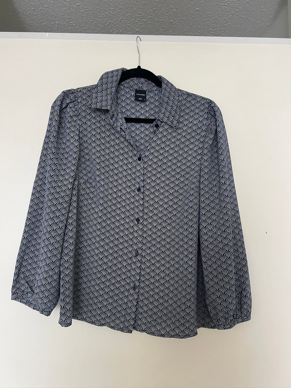 Donkerblauwe blouse met print - Studio (Only) - maat M, Kleding | Dames, Ophalen of Verzenden, Zo goed als nieuw, Maat 38/40 (M)