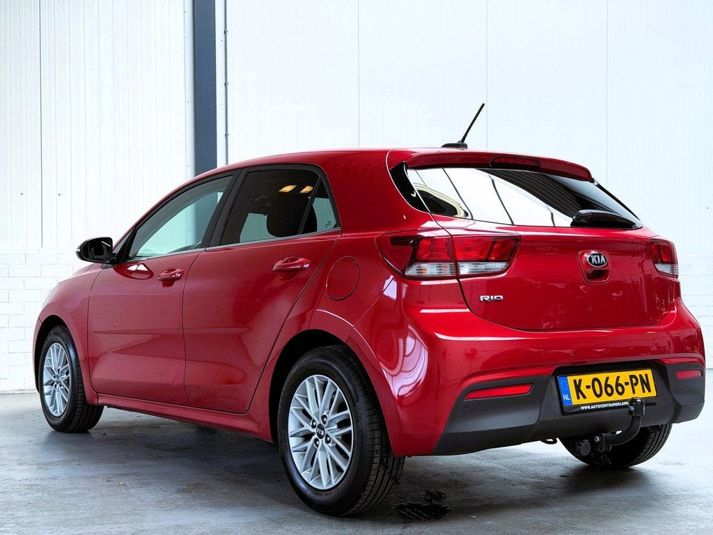 Kia Rio 1.2 CVVT ComfortPlusLine Navigator|Camera|Trekhaak, Auto's, Kia, 4 cilinders, 1010 kg, Bedrijf, 84 pk