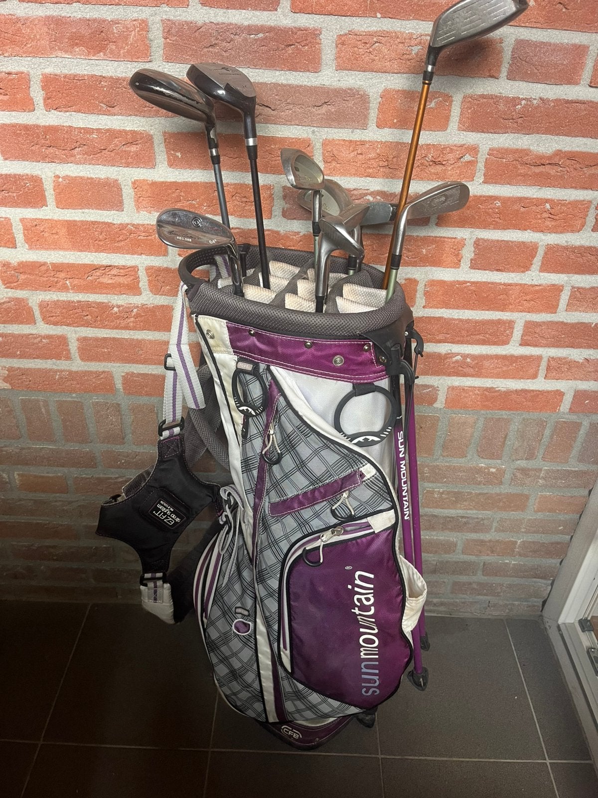 Golfset met tas, Sport en Fitness, Golf, Ophalen of Verzenden, Zo goed als nieuw, Set