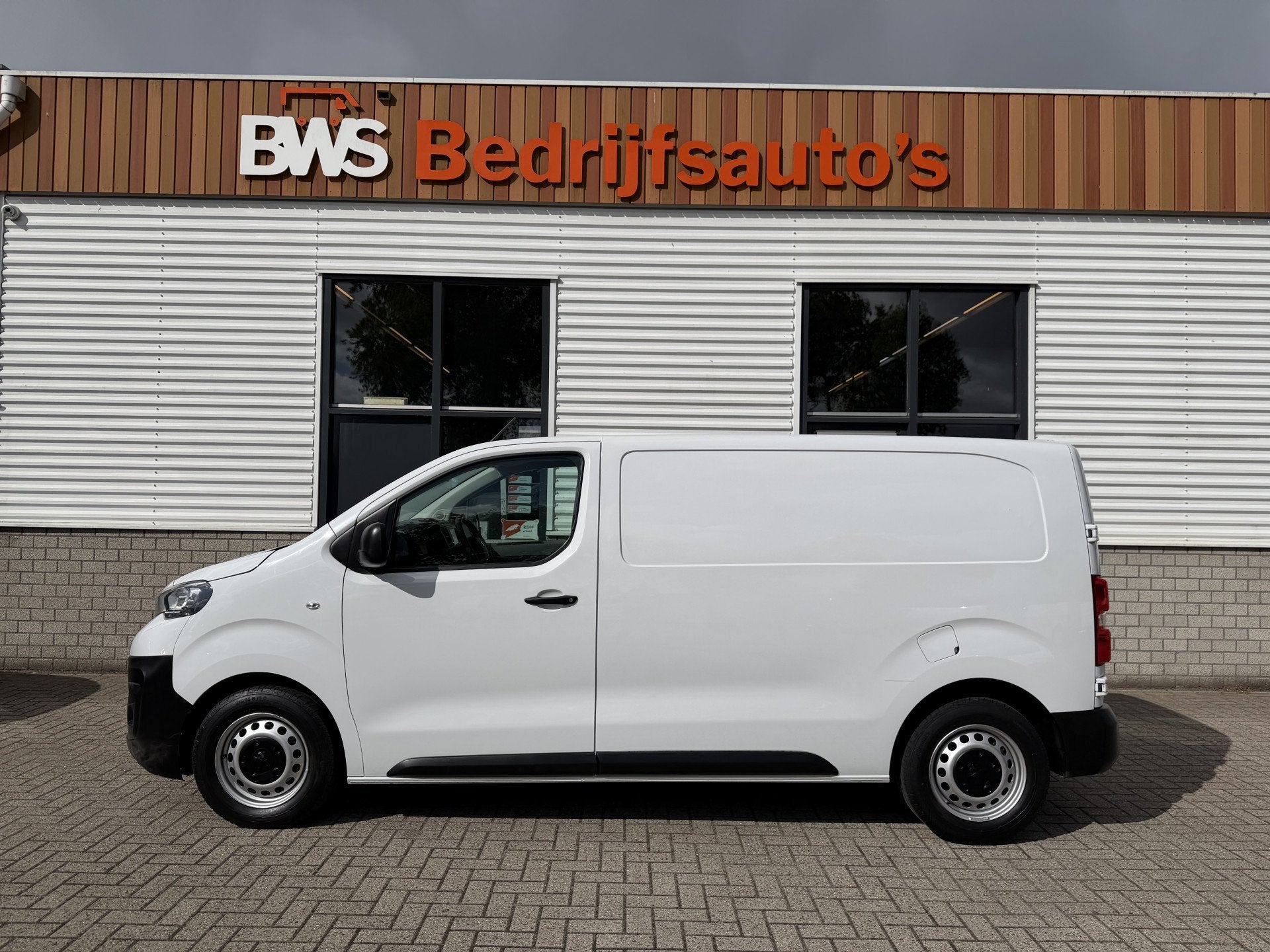 Peugeot Expert 1.5 BlueHDI L2H1 120pk Standard Premium / vas, Auto's, Voorwielaandrijving, Gebruikt, 4 cilinders, Wit