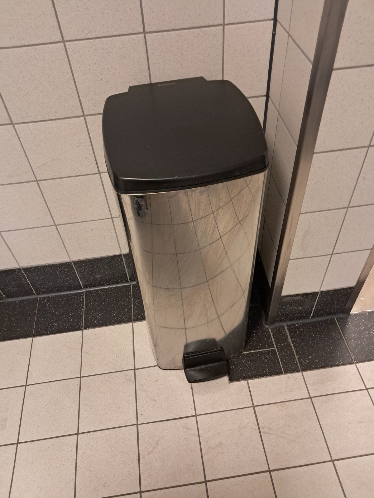 Prullenbak Brabantia 30L, Ophalen, 50 – 75, Gebruikt, Met pedaal