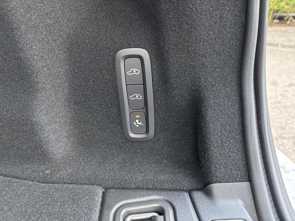 Volvo XC60 T6 Plug-in hybrid AWD Ultra Dark | Trekhaak | Luc, Auto's, Volvo, Automaat, 4 cilinders, 180 min, XC60