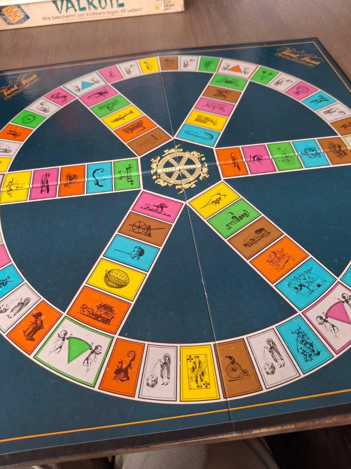 Trivial Pursuit Genus Editie Bordspel, Vijf spelers of meer, Ophalen of Verzenden, Gebruikt, Horn Abbot International