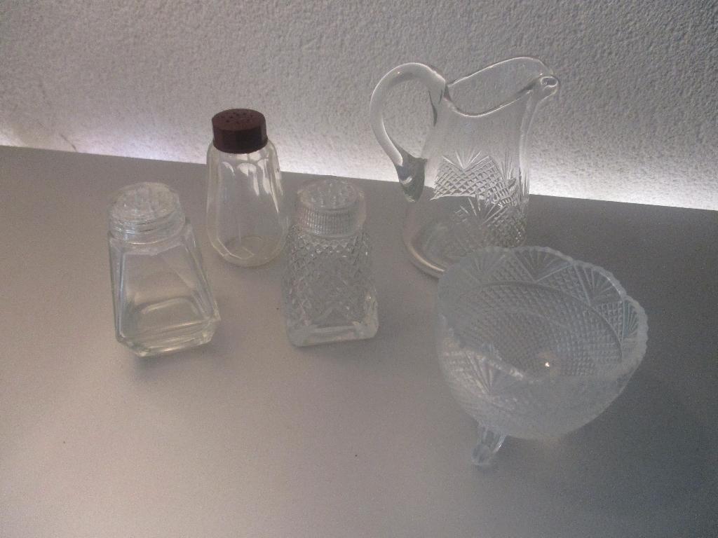 Glas geslepen zoutvaatjes + suiker + roomkannetje, Antiek en Kunst, Ophalen of Verzenden