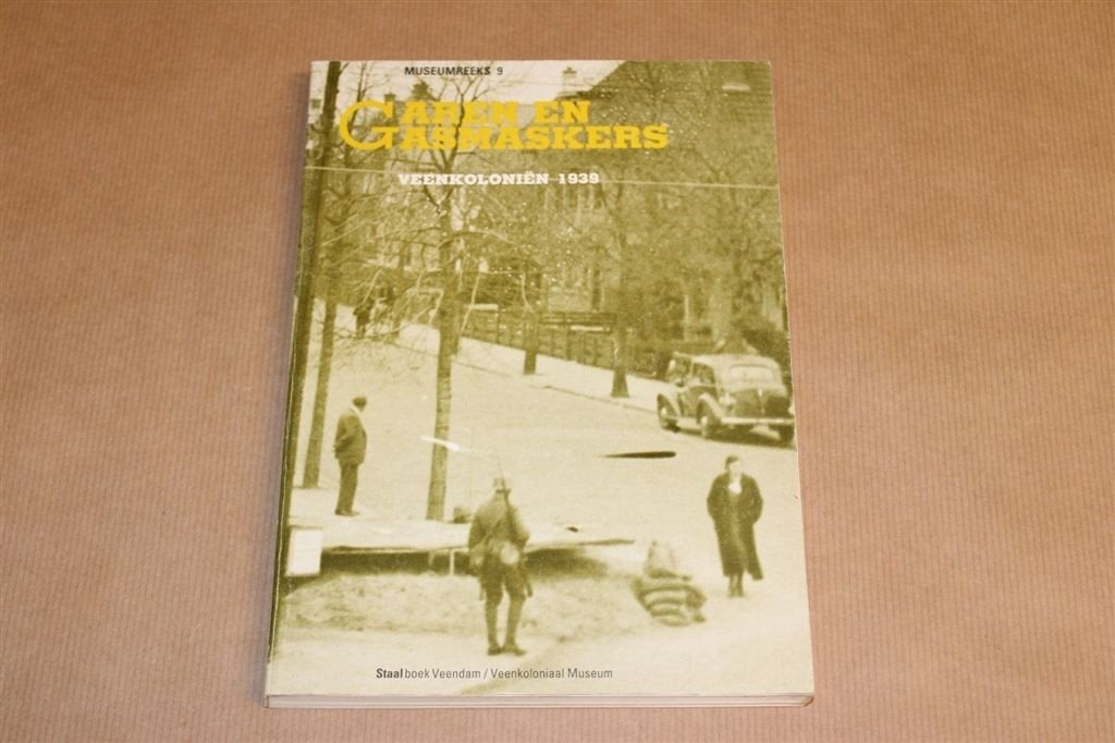 Garen & Gasmaskers [1939] — Veenkoloniën, Ophalen of Verzenden, Gelezen