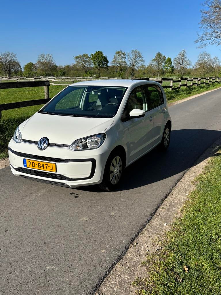 Volkswagen up! |  5-DRS | 2017 Wit | airco | bluetooth, Auto's, Voorwielaandrijving, Up!, 4 stoelen, Wit