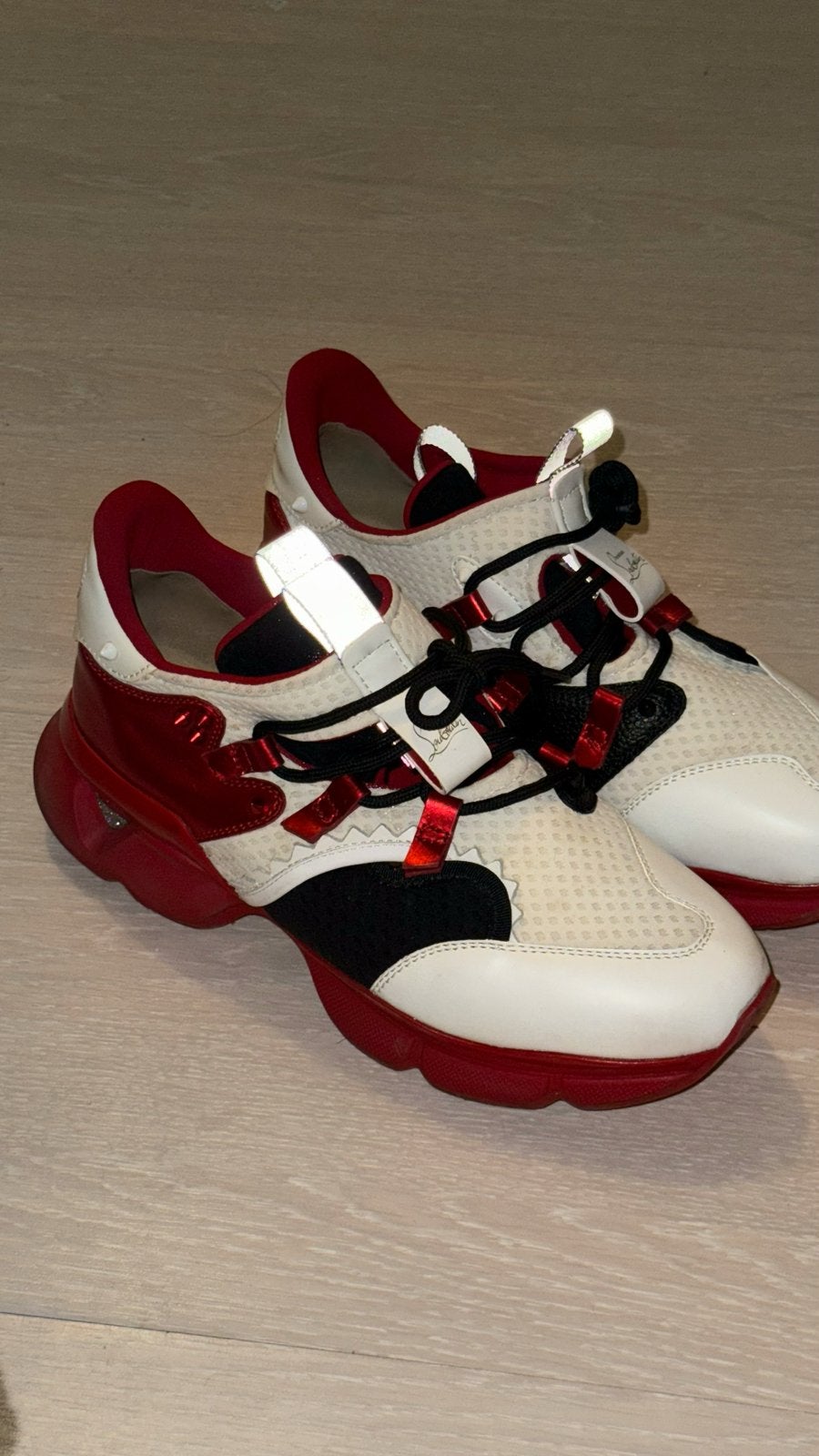 Christian Louboutin Sneakers - Wit/Rood, Kleding | Dames, Schoenen, Ophalen of Verzenden, Gedragen, Wit, Sneakers of Gympen