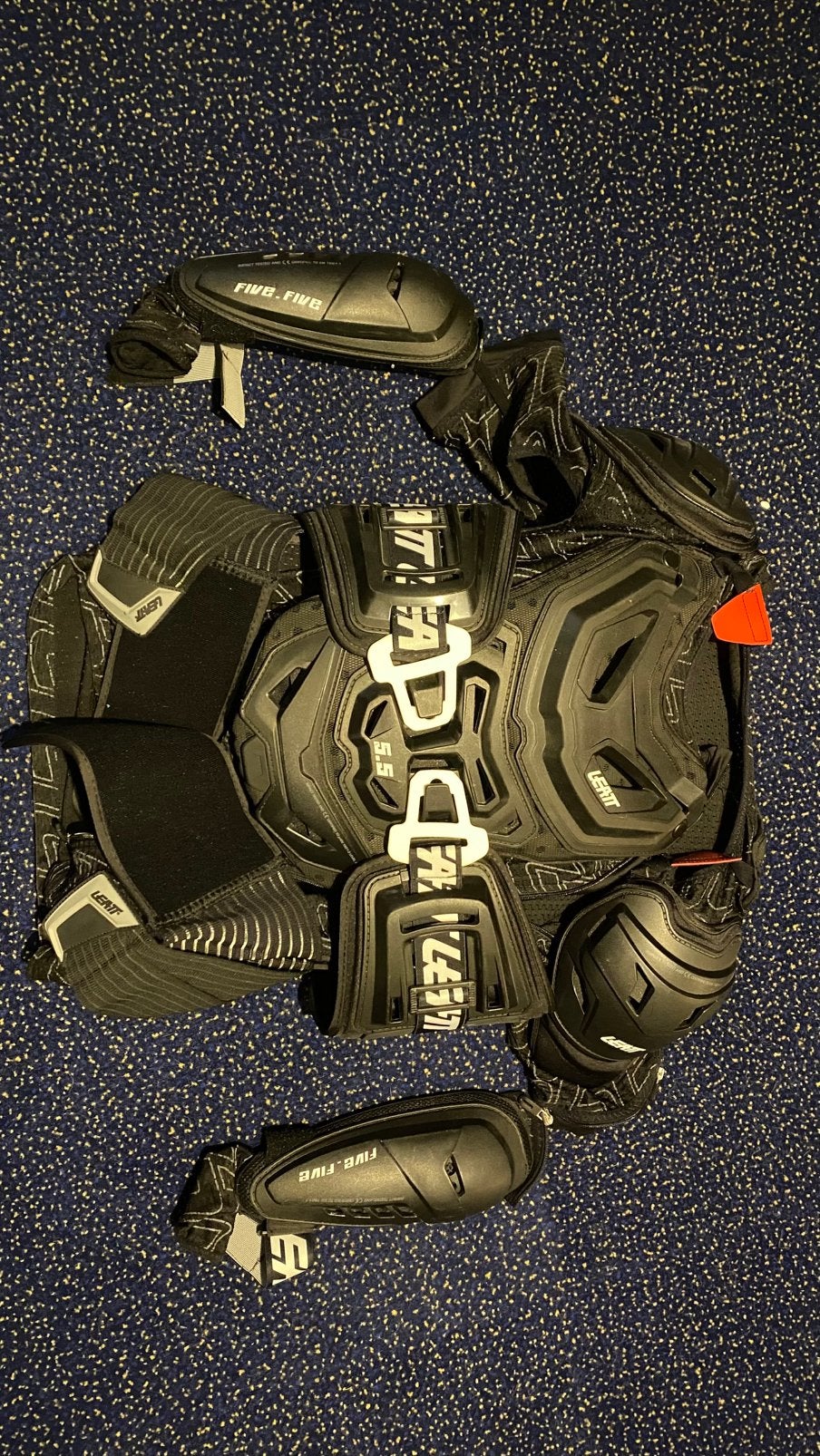 Leatt 5.5 bodyprotector + (gratis) knie/ scheen beschermers, Ophalen, Heren, Zo goed als nieuw, L
