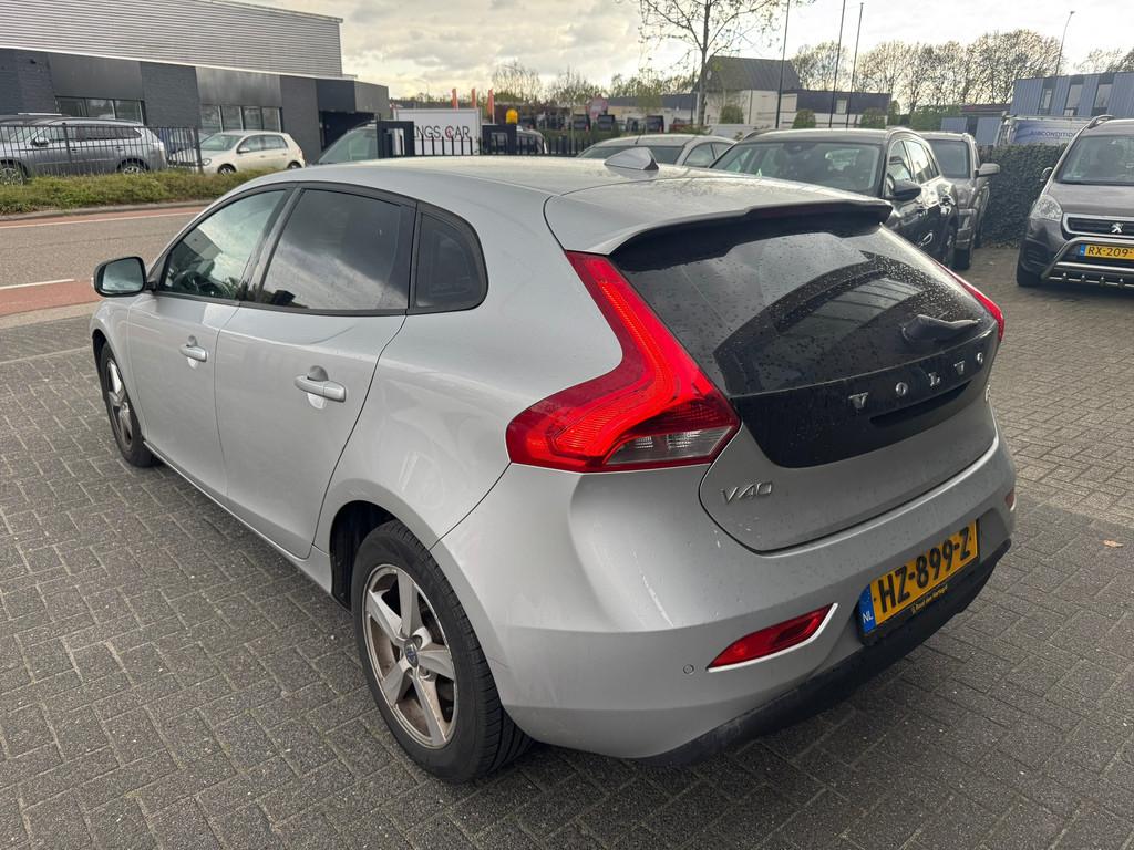 Volvo V40 1.6 D2 Momentum AUTOMAAT CLIMA CRUISE RIJDT GOED, Euro 5, Gebruikt, 4 cilinders, 700 kg