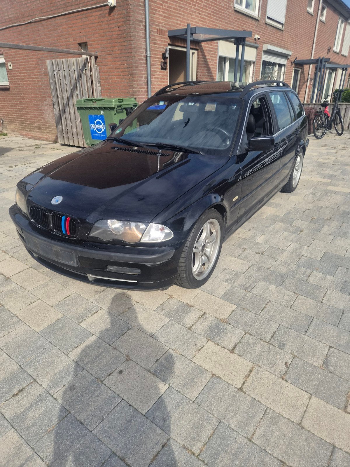 bmw 330i pre facelift handbak  drift project liefhebber, Achterwielaandrijving, Zwart, Handgeschakeld, Particulier