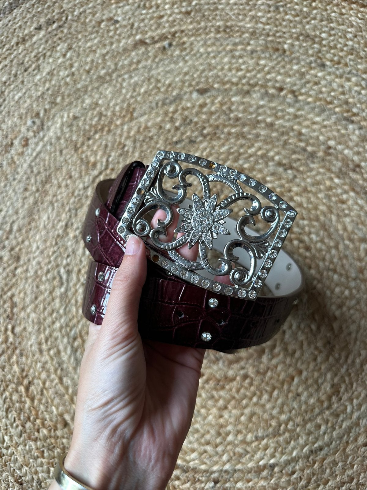 Bordeauxrode riem met brocante gesp en studs, Kleding | Dames, Ophalen of Verzenden, Zo goed als nieuw, Zwart