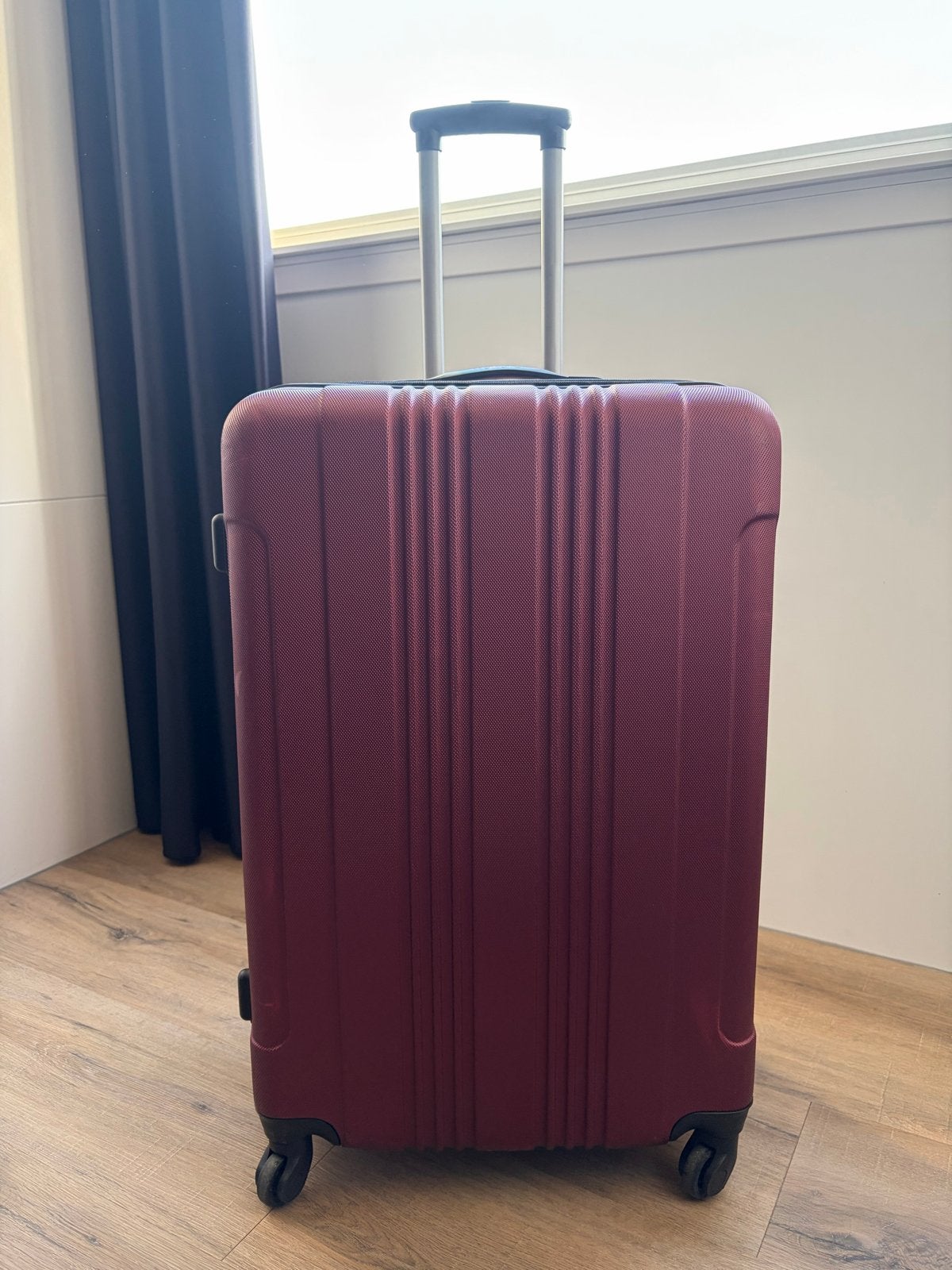 Bordeaux rode Travel Z koffer met spinner wielen en slot, Ophalen, Gebruikt, Hard kunststof, 45 tot 55 cm