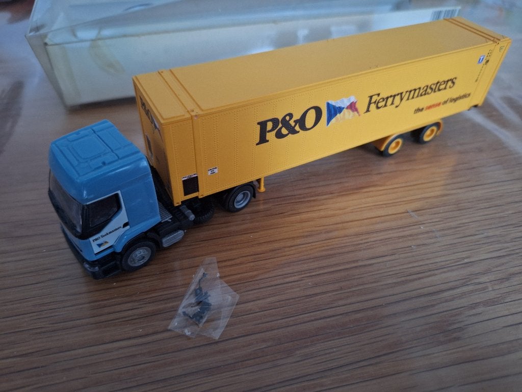 Herpa Renault P&O Vrachtwagen met P&O container 45 voet, Hobby en Vrije tijd, Modelauto's | 1:87, Ophalen, Zo goed als nieuw, Bus of Vrachtwagen