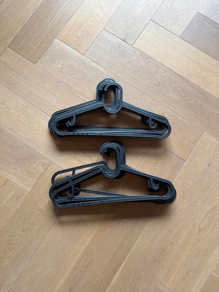 16 IKEA SPRUTTIG kledinghangers van kunststof, Kleding | Dames, Kledinghangers, Gebruikt, Kunststof, Volwassenen, Ophalen of Verzenden