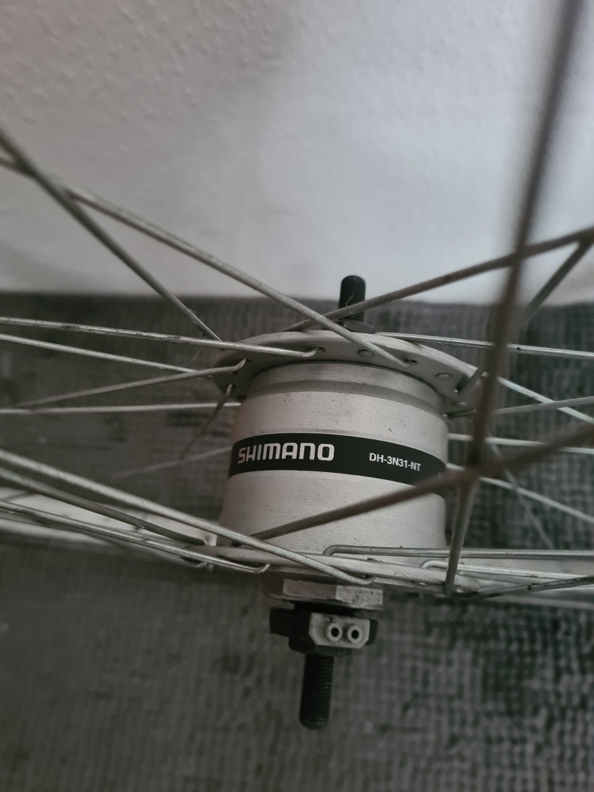 Shimano DH-3N31-NT Voorwiel met Naafdynamo en Band, Gebruikt, Toerfiets, Aluminium, Shimano