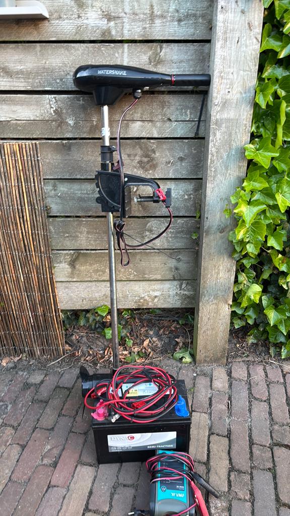Watersnake Tracer FWT54TH/42 buitenboordmotor+lader met accu, Ophalen, Gebruikt, Elektrisch, Buitenboordmotor