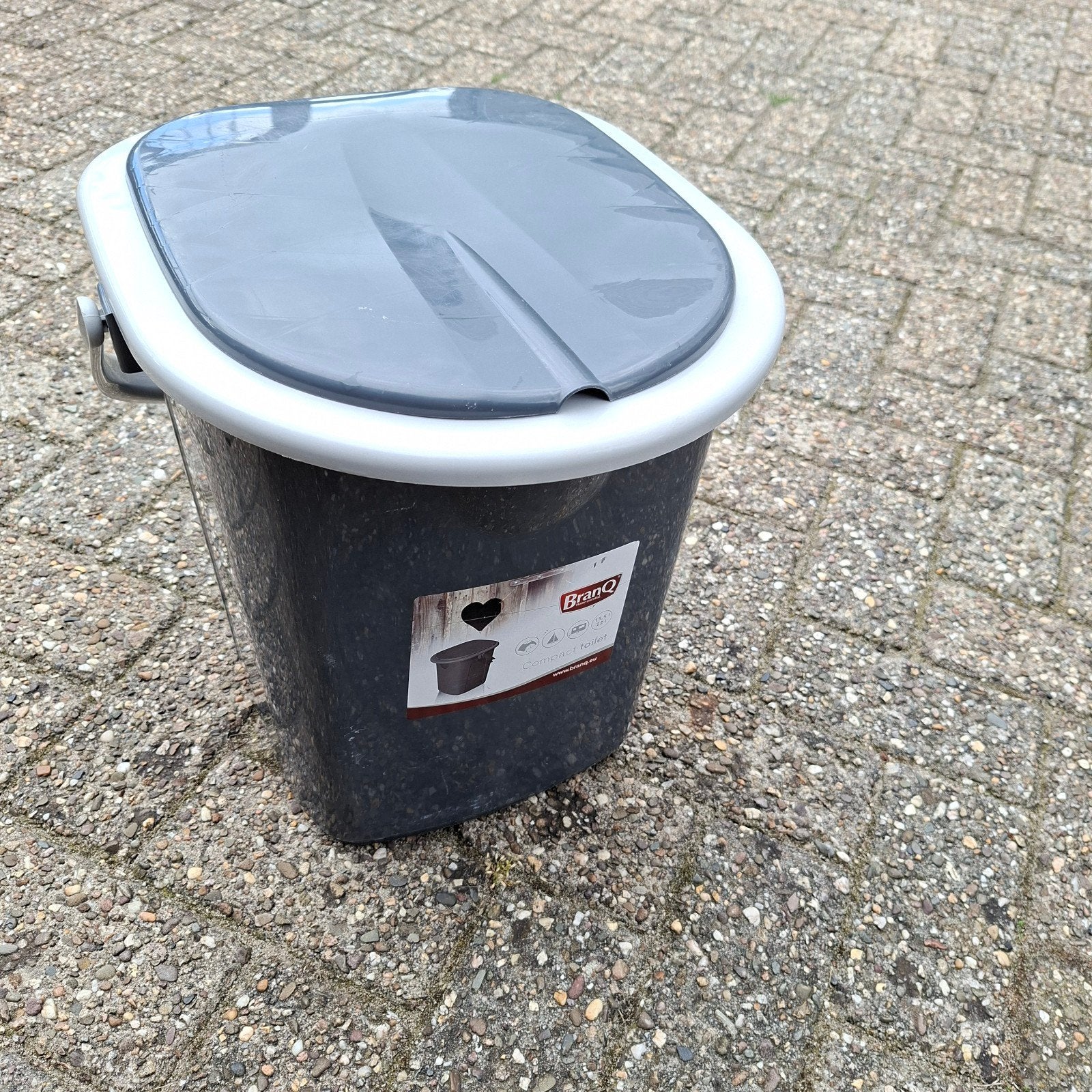 branQ compact toilet, Ophalen