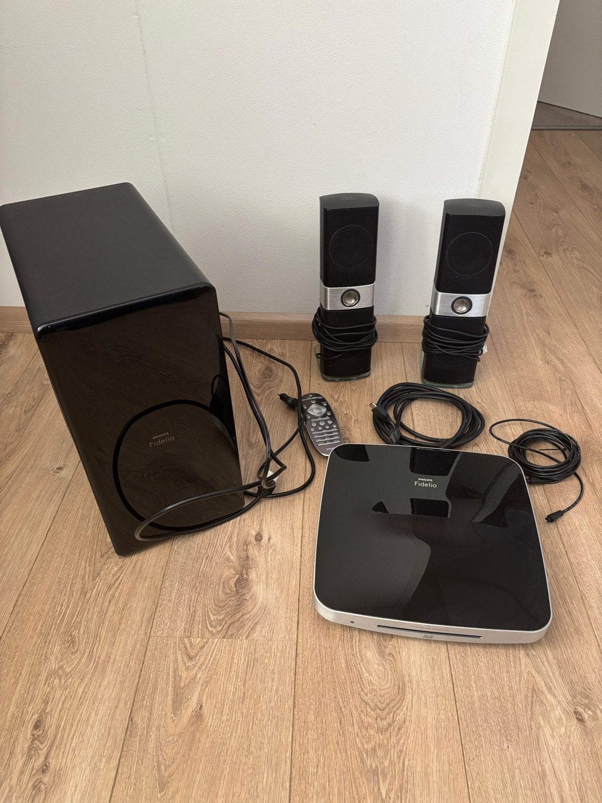 Philips Fidelio SoundTower met subwoofer en speakers, Ophalen, Philips, Gebruikt, 2.1-systeem