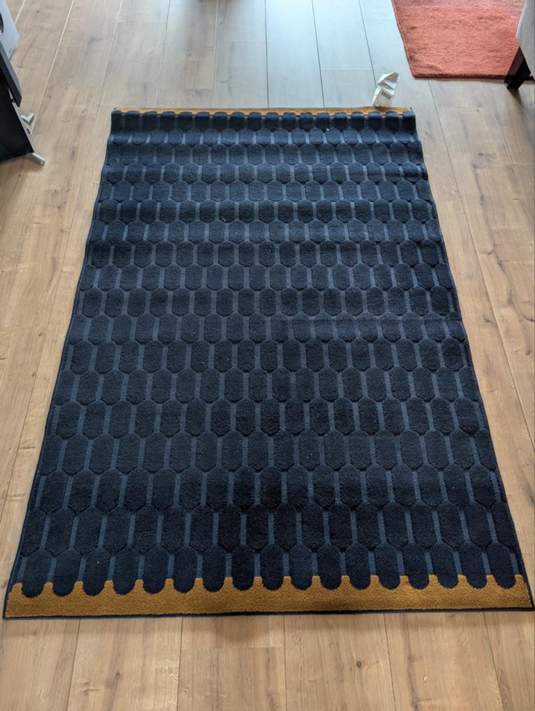 IKEA NÖVLING Vloerkleed 128x195cm - Donkerblauw met Okergeel, Huis en Inrichting, Ophalen, 100 tot 150 cm, Zo goed als nieuw, Overige kleuren