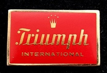 Triumph International pin, Verzenden, Nieuw, Merk, Speldje of Pin