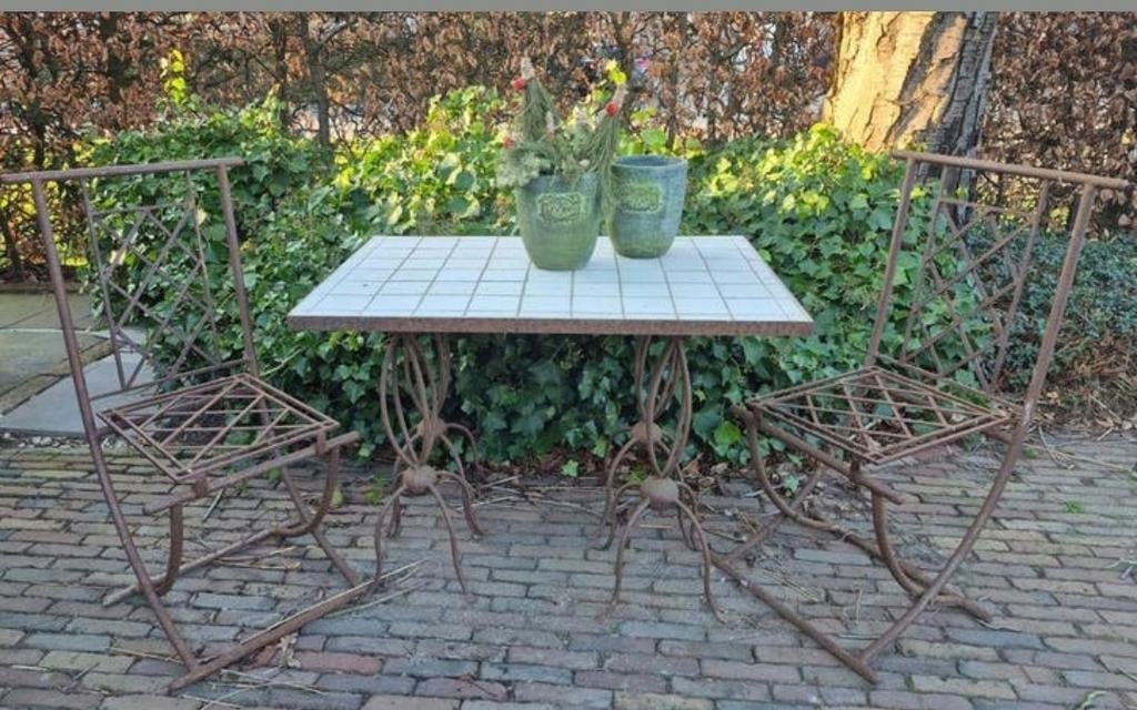 Karaktervol Smeedijzeren Bistroset 2 stoelen en tafel, Overige materialen, Gebruikt, Tuinset, Eettafel
