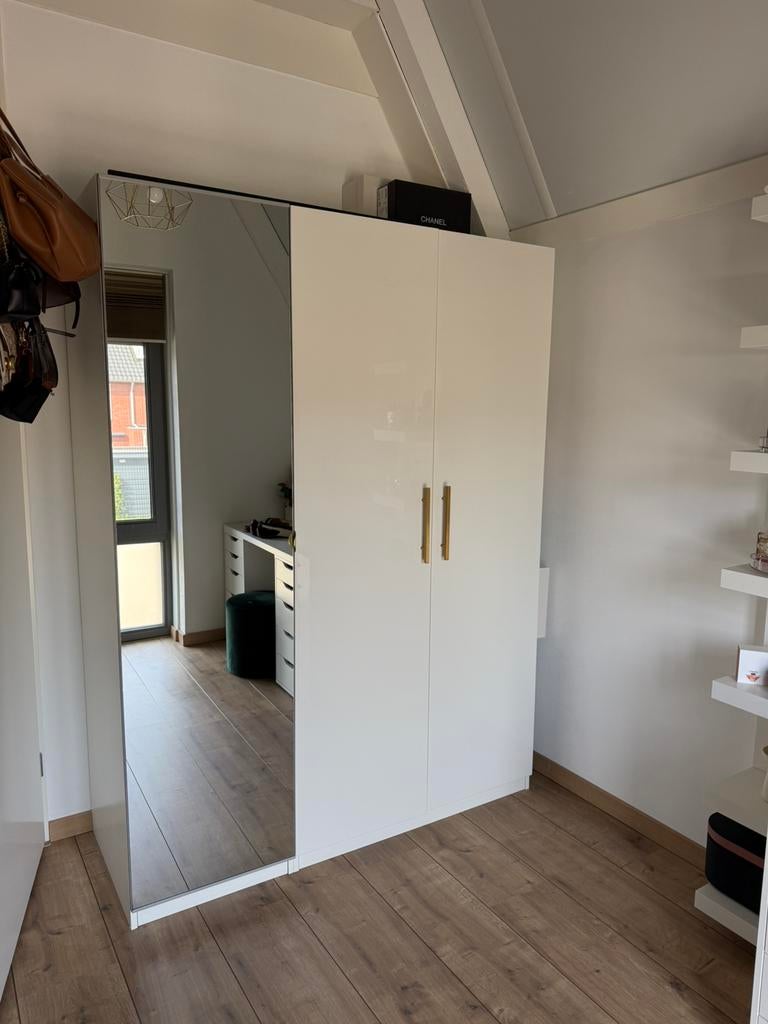 KAST MOET SNEL WEG!!!, Arnhem