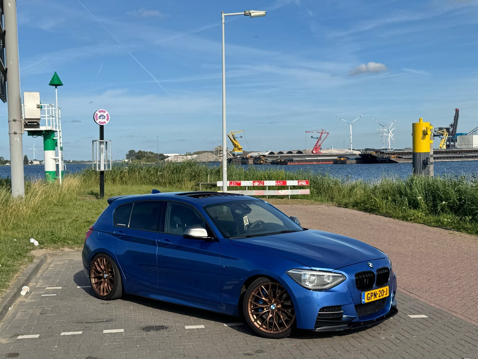 BMW M135i xDrive Volledig M-Pakket | Remus | MST Intake, Auto's, Zwart, Alcantara, Stationwagon, Vierwielaandrijving
